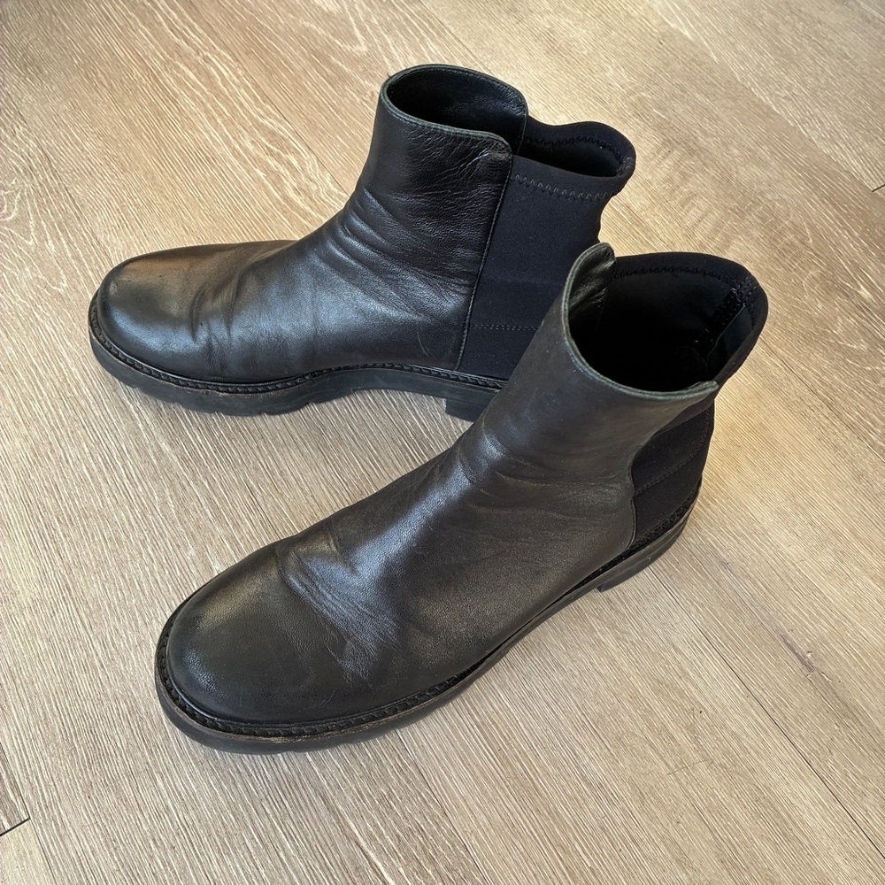 Stuart Weitzman Chelsea slip on leather boots size 8.5 - Picture 7 of 11